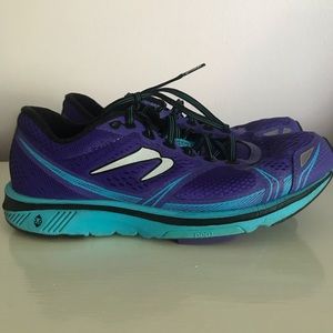 Women’s Newton tennis shoes